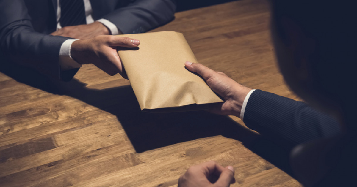Талдықорғанда мүгедектігін ұзарту үшін пара берген 5 адамға ірі мөлшерде айыппұл салынды