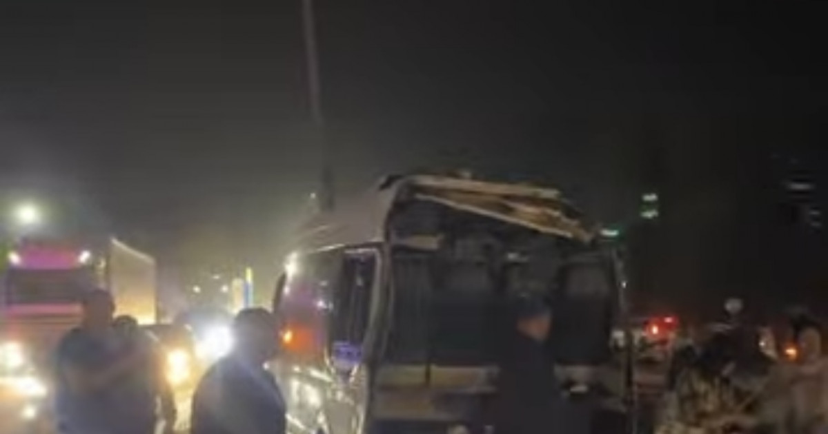 «Sprinter көлігін басып қалды»: Алматыда жолаушылар автобусы көпірден құлап кетті