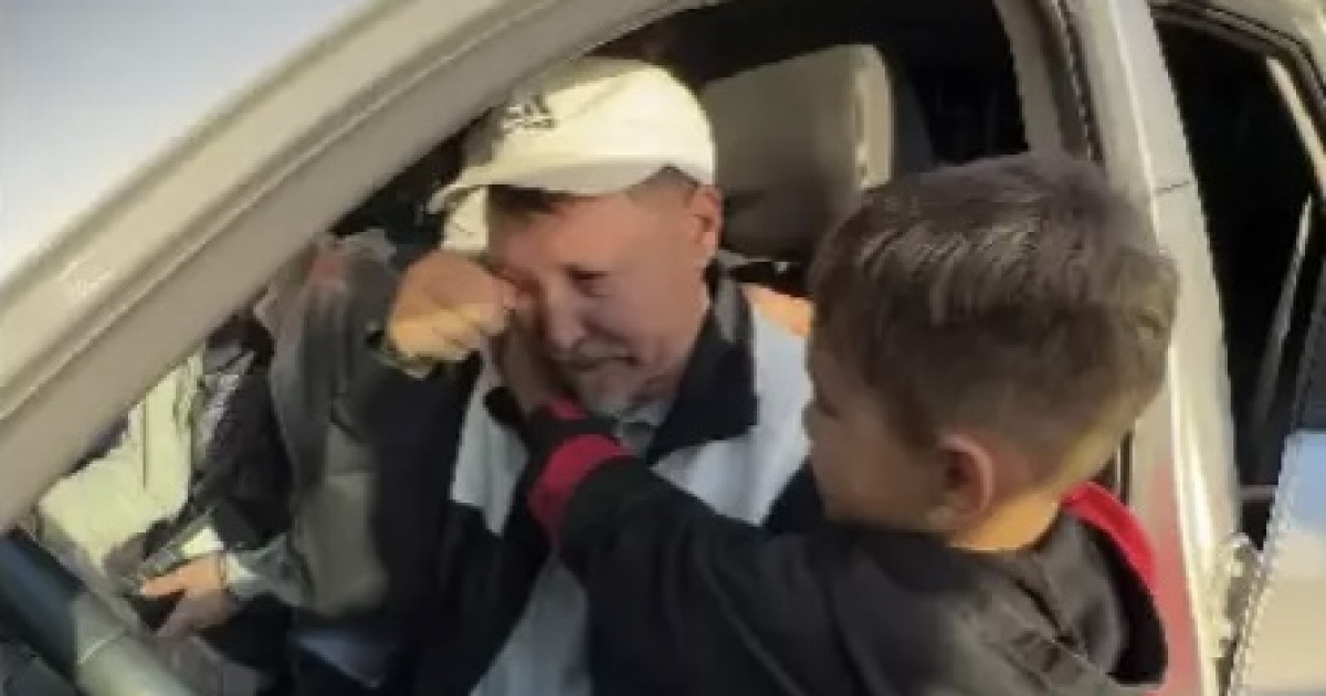 Мөлдір Әуелбекова әкесіне көлік сыйлады