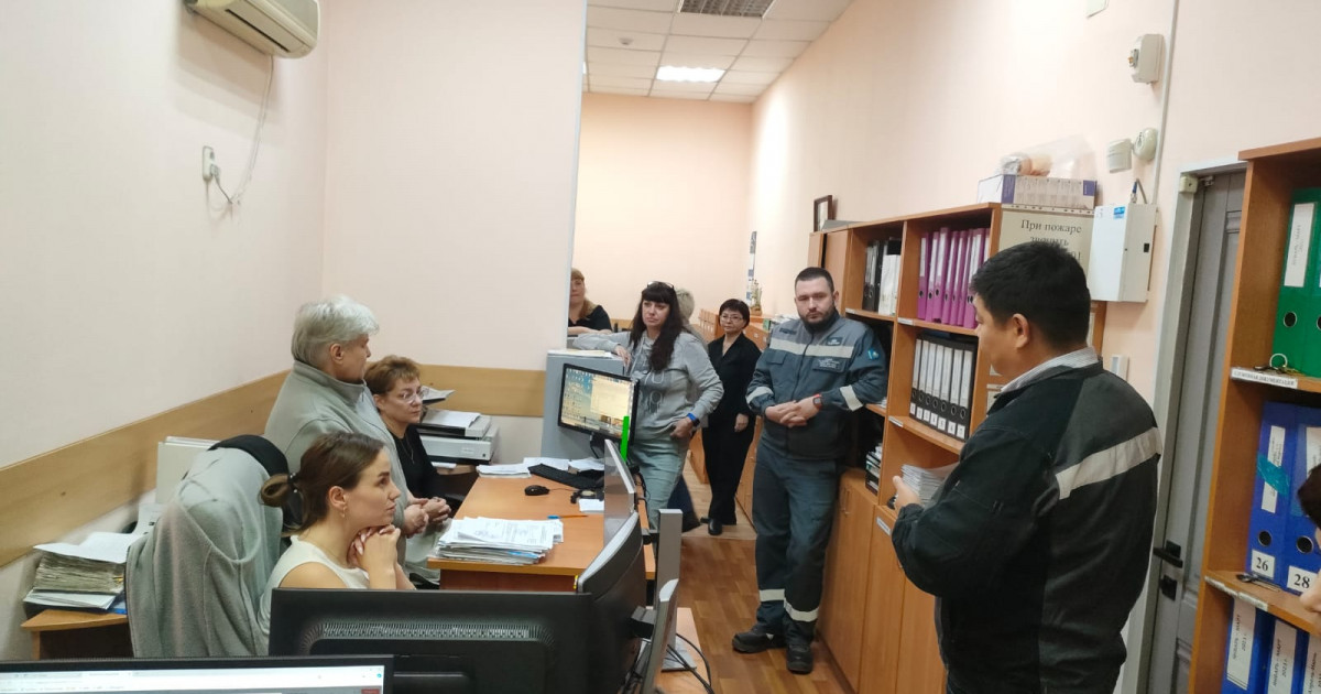 АЭС: Теміртау халық штабының мүшелері металлургия комбинатының ұжымымен кездесті