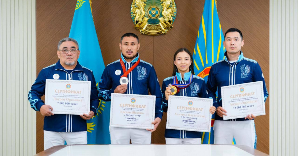 Астана әкімі Ақмарал Науатбек пен Ерғали Шәмейге пәтер сыйлады