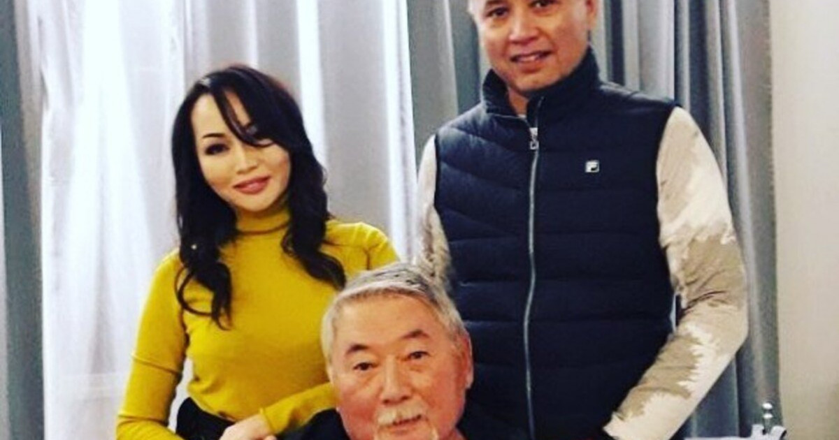 Баян Алагөзова қайын атасын құттықтап, жазба жариялады