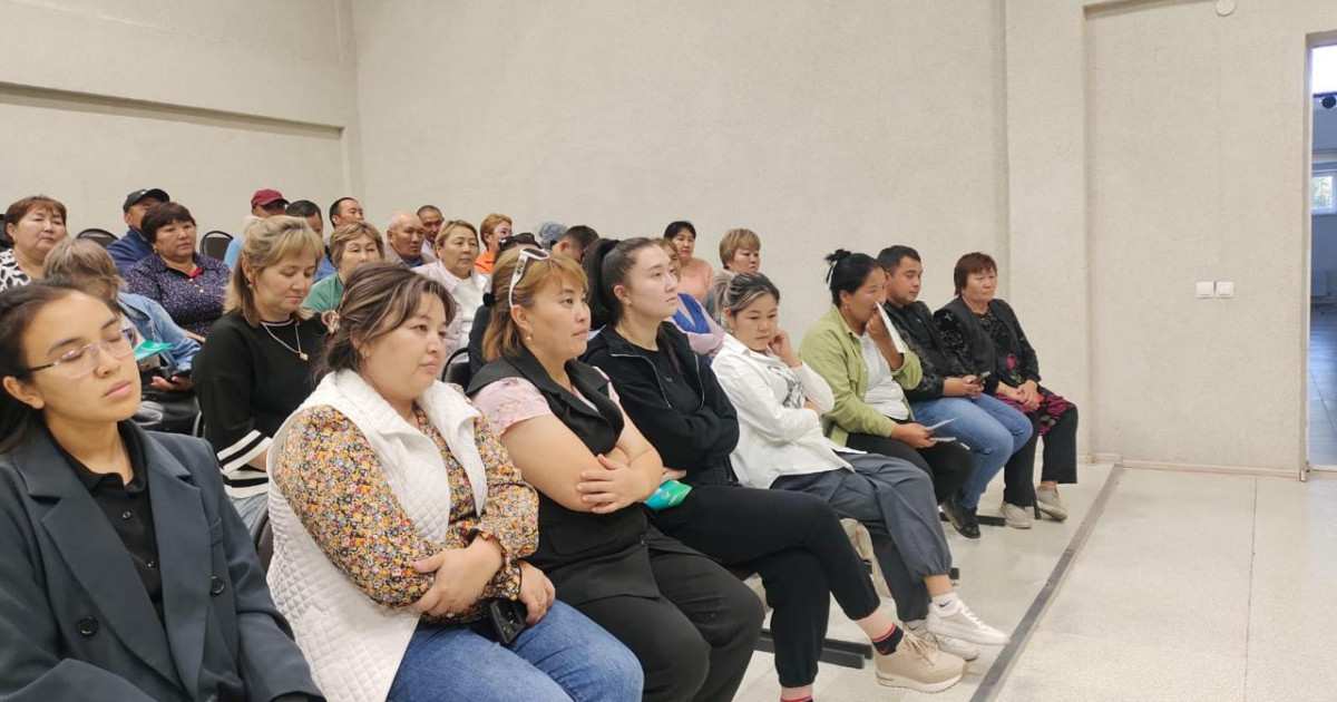 Халықтық штабтың мүшелері Айнабұлақ ауылының тұрғындарымен кездесті
