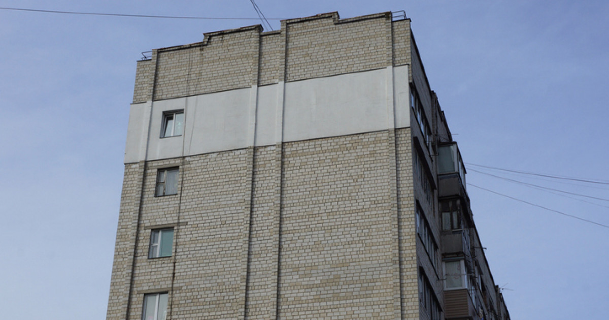 Астанада көпқабатты үйдің балконы опырылып түсті