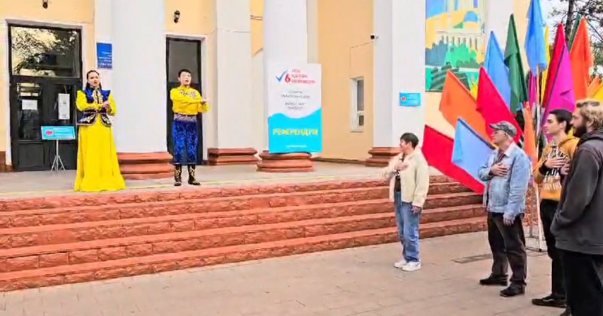 Алматыдағы сайлау учаскесінде мемлекеттік әнұран ым тілінде орындалды