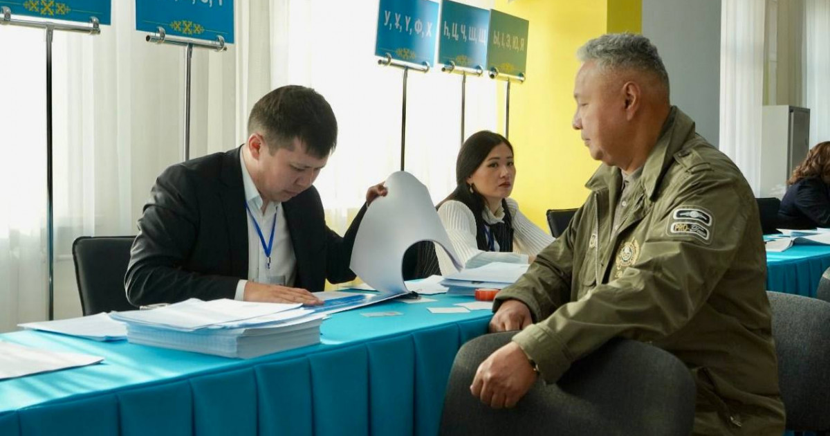 Азат Перуашев референдумда дауыс берді