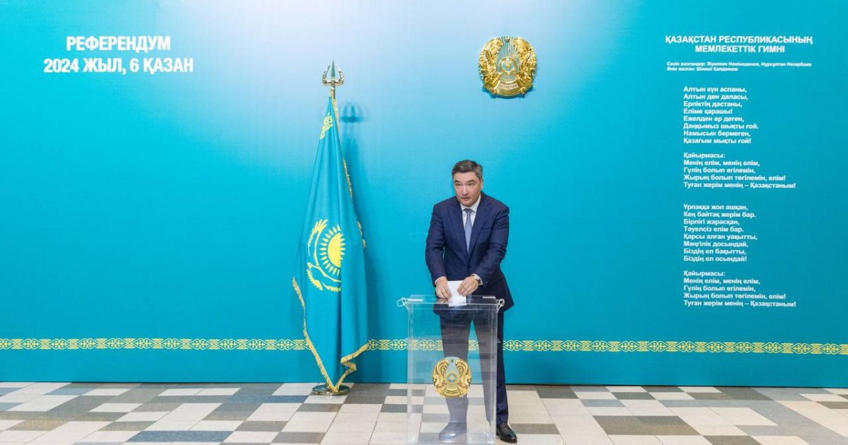 Премьер-министр алғашқылардың бірі болып дауыс берді