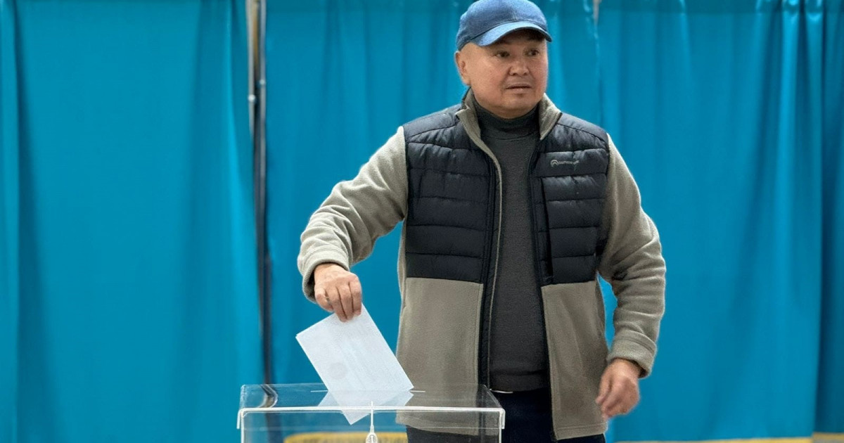 "Институционалды демократияға бағыт алдық": депутат Ерлан Саиров дауыс беруге барды
