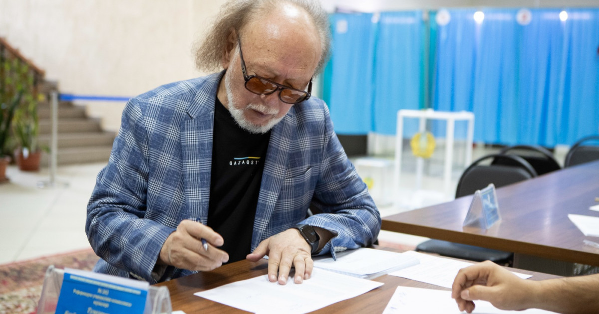 «Дос-Мұқасан» ансамблінің негізін қалаушы Мұрат Құсайынов референдумға қатысты