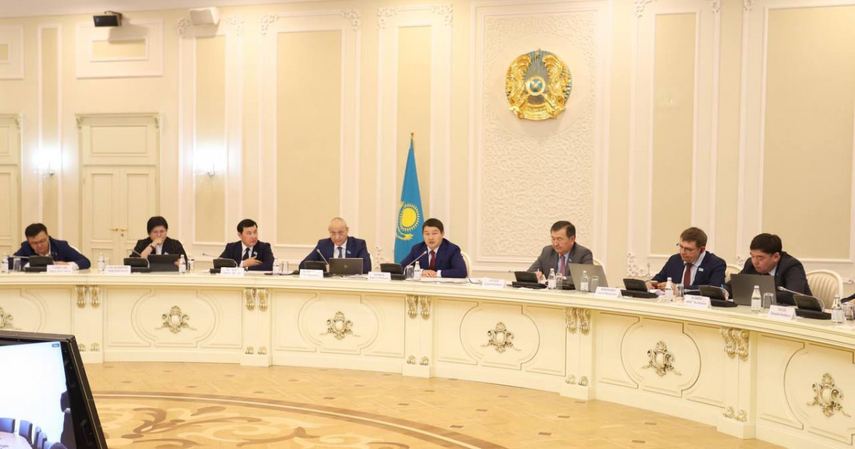 Депутаттар Маңғыстау өңірінің экологиялық, энергетикалық және сумен жабдықтау мәселелерін талқыға салды