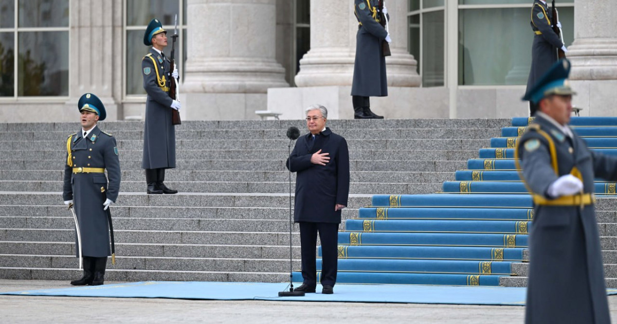 Президент Мемлекеттік ту көтеру рәсіміне қатысты