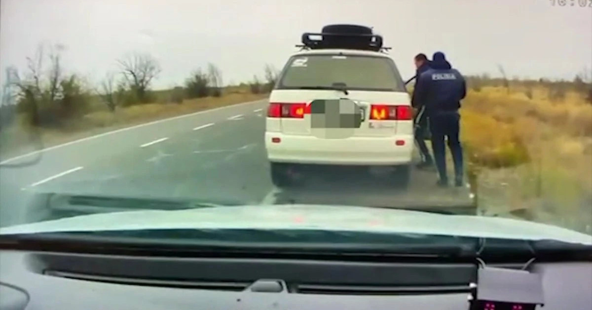 Алматыда полиция қызметкерін көлікпен сүйреп кеткен жүргізуші ұсталды