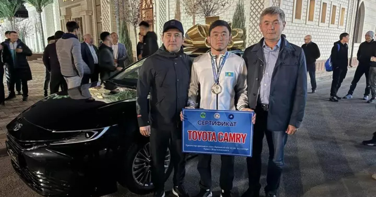 Қазақстандық балуан Ержет Жарылқасынға көлік сыйға берілді (ВИДЕО)