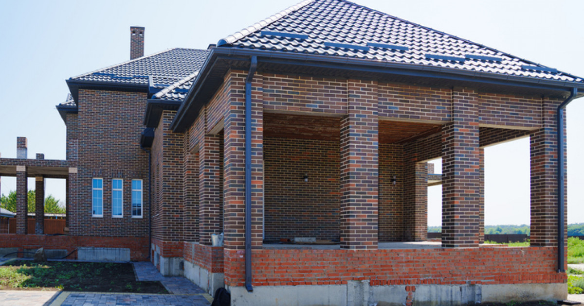 Ұлттық компания директоры қызметкеріне 4 жыл бойы өз үйін жөндеткен