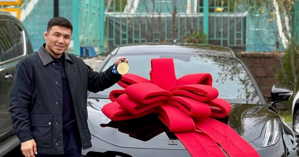 Әлем чемпионы Нұрқожа Қайпановқа көлік сыйға берілді
