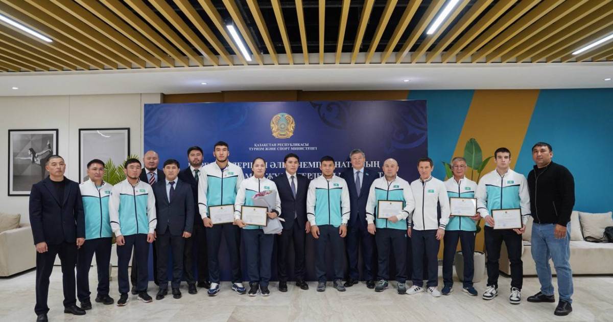 Ризабек Айтмұхан мен Ержет Жарлықасынға атақ берілді
