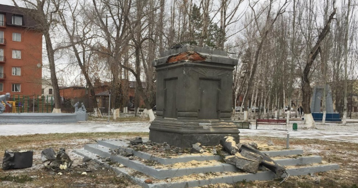 Павлодарда 100 жылға жуық тұрған Лениннің ескерткіші қирап қалды