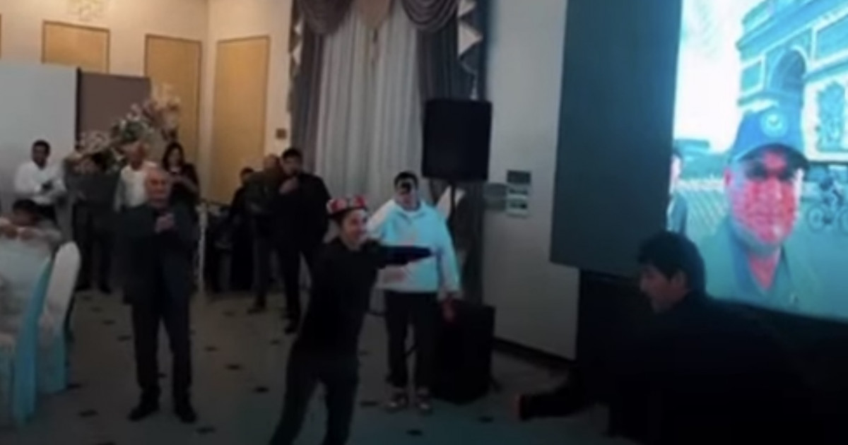 Ұйғырлардың тойында билеген боксшы Назым Қызайбай қыруар ақша жинап алды