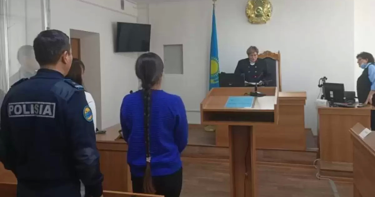 Пара алып, алаяқтық жасаған полицей 3,5 жылға сотталды