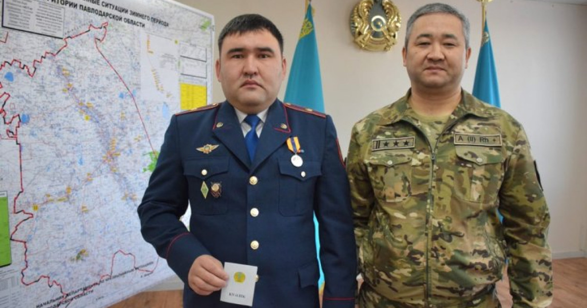 Ақтоғайда суға батқан жасөспірімдерді құтқарған офицер марапатталды