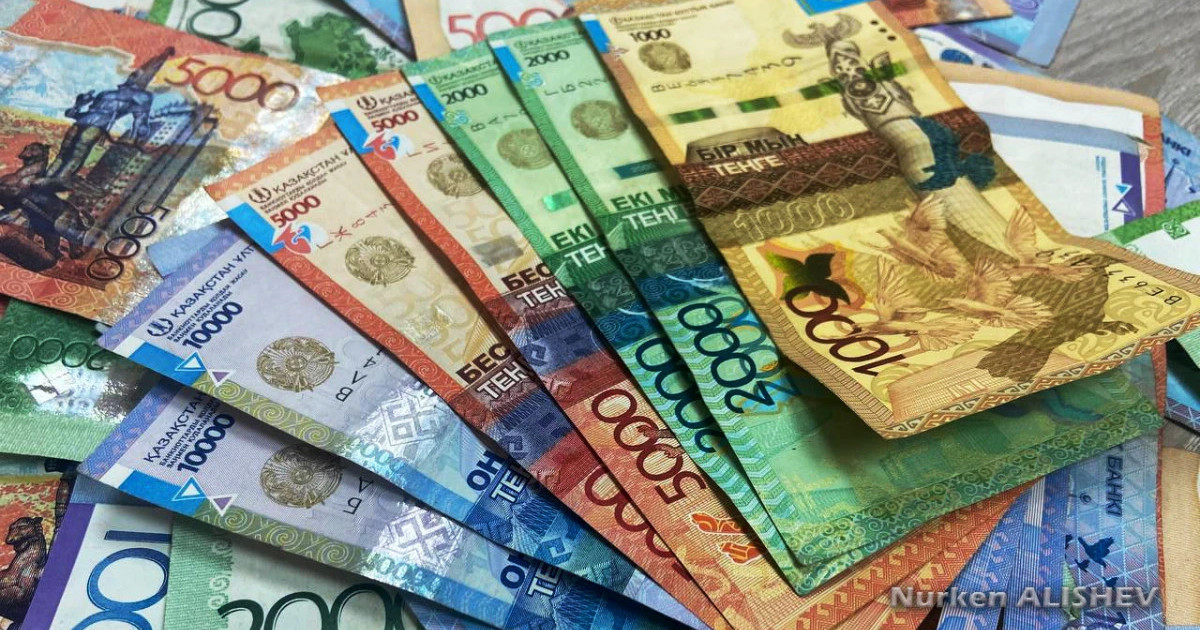 Ақтөбе облысында білім бөлімінің басшысы мектеп директорынан ақша жинатып, жұмсап жіберген