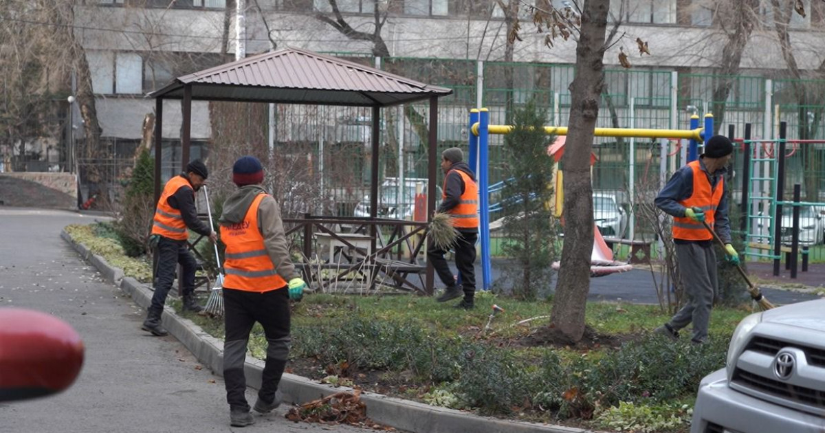 Алматыда аулалар мен көшелерді нашар тазалаған мердігерлерге айыппұл салынады