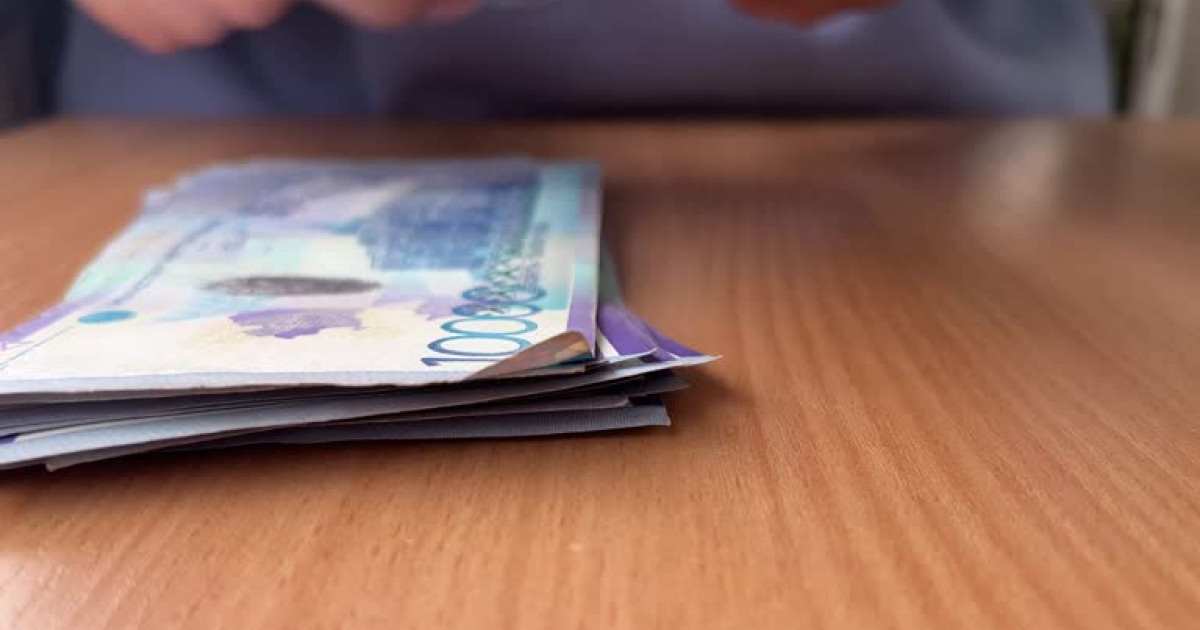 Қостанайда 1 млн теңге пара алған шенеунік сотталды