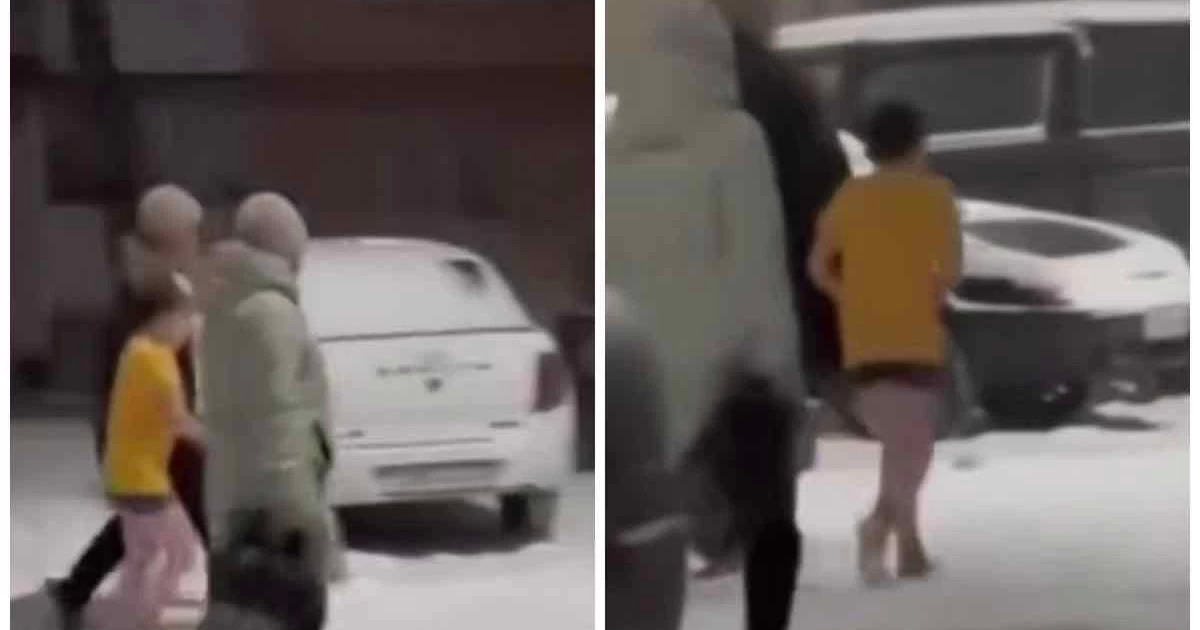 Жартылай жалаңаш баланы көшеге алып шыққан әйел желідегілердің ашуына тиді