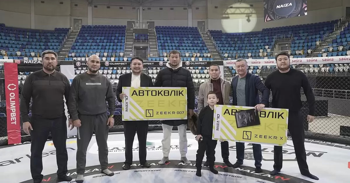 Семейліктер Шавкат Рахмонов пен Асу Алмабаевқа көлік мінгізді