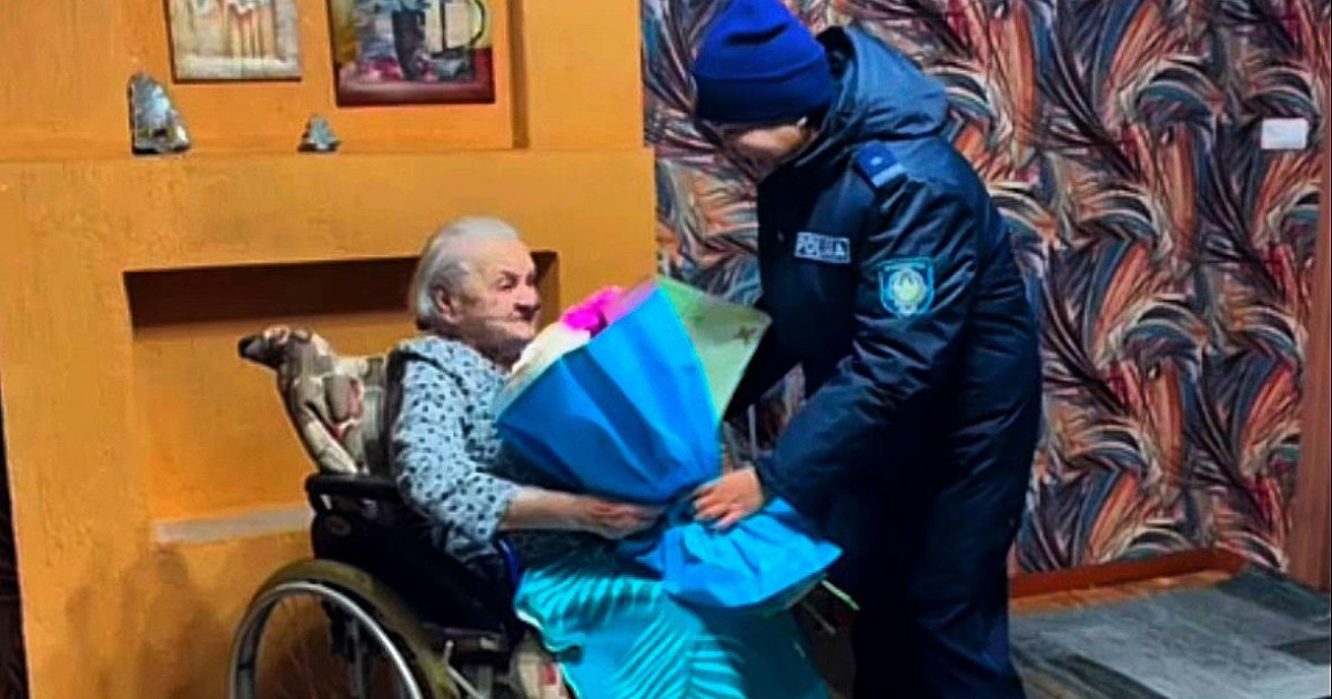Абай облысының 101 жастағы тұрғынына жаңа құжат табысталды