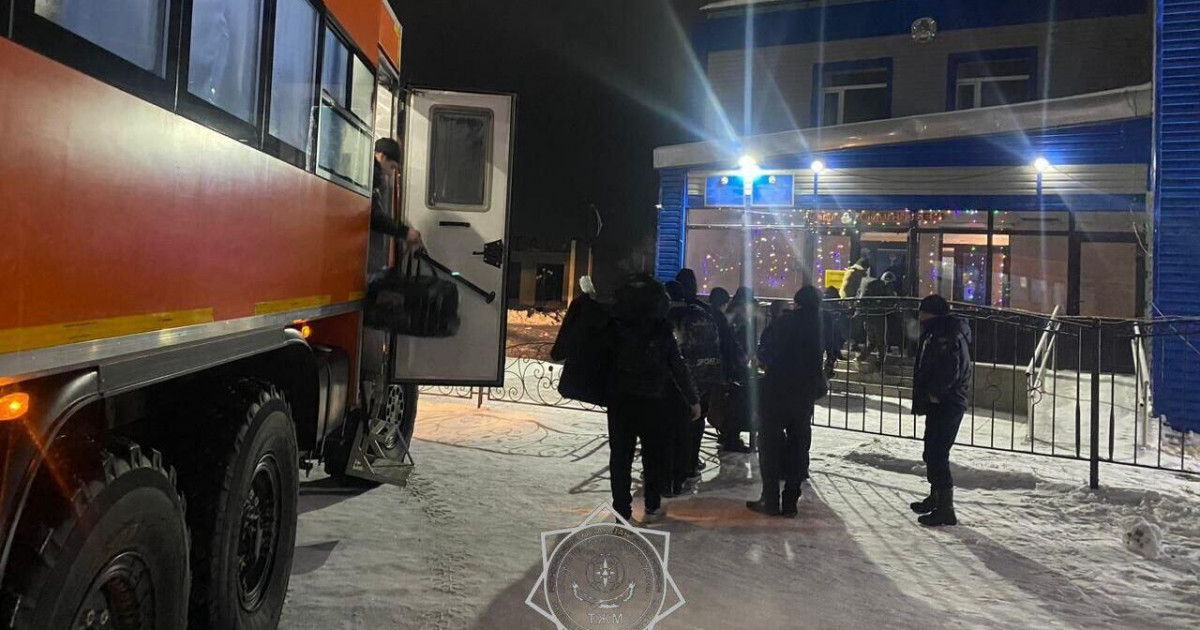 Қарағанды ​​облысында бұзылған автобустың жолаушылары құтқарылды