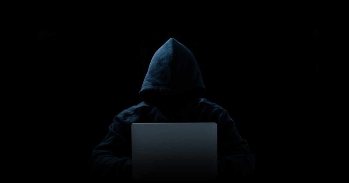 Интернет-алаяқтықпен айналысқан екі адам ұсталды