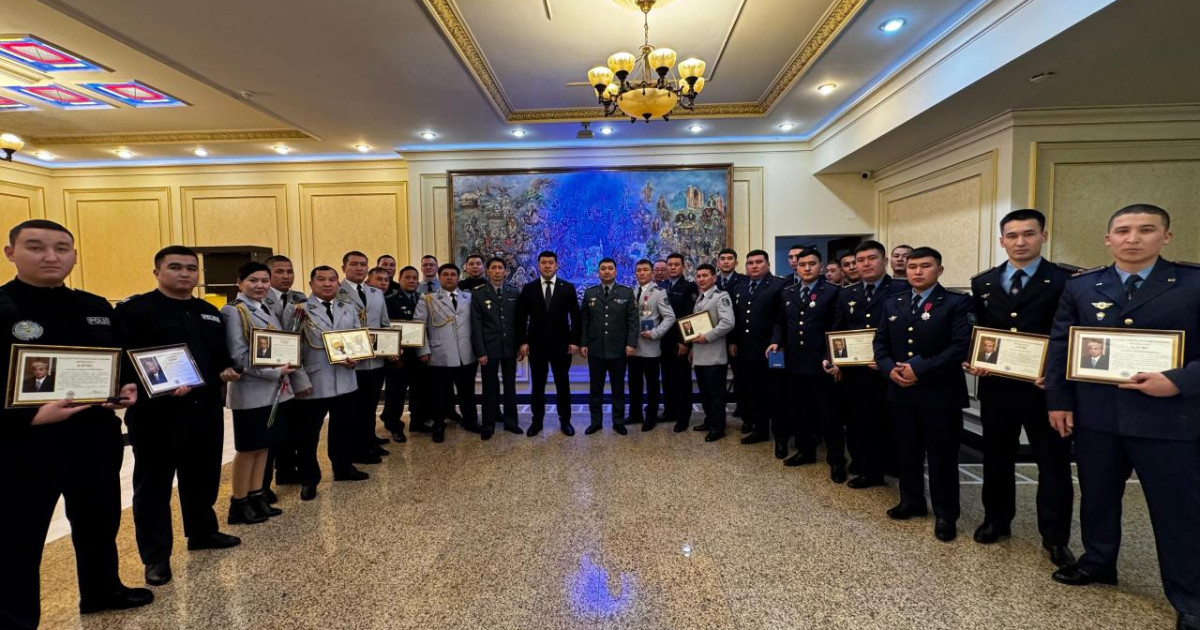 Ұшақ апатының салдарын жоюға қатысқандар мемлекеттік наградалармен марапатталды
