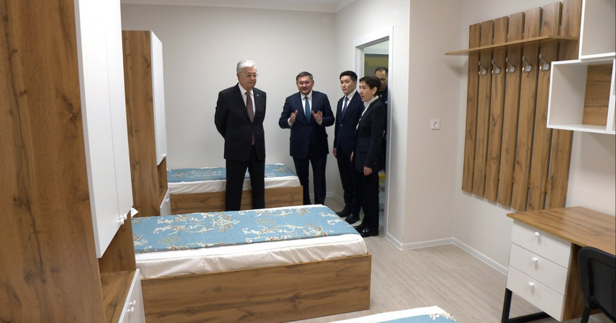 Президент Еуразия ұлттық университетінің Студенттер үйіне барды