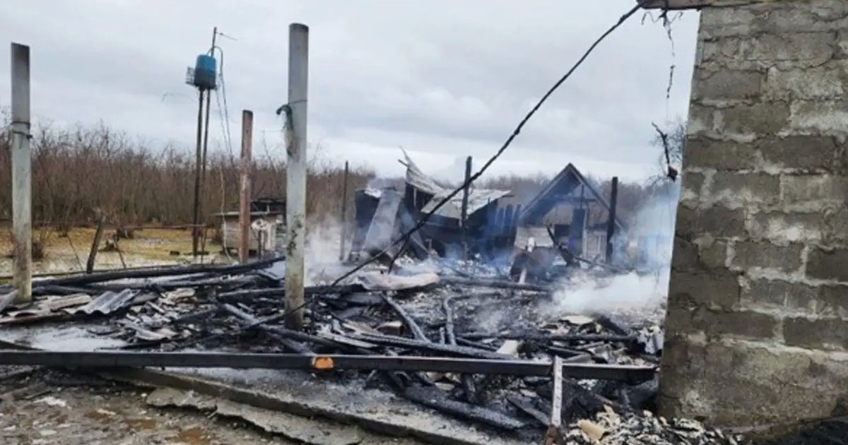 Әжесі пешке байқамай бензин құйып жіберген — бір үйдің бес қызы тірідей жанып кетті