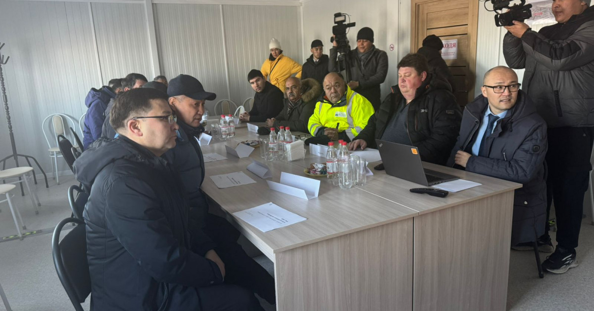 Мәжіліс депутаттары Жаңаөзендегі гибридті электр станциясының құрылысымен танысты