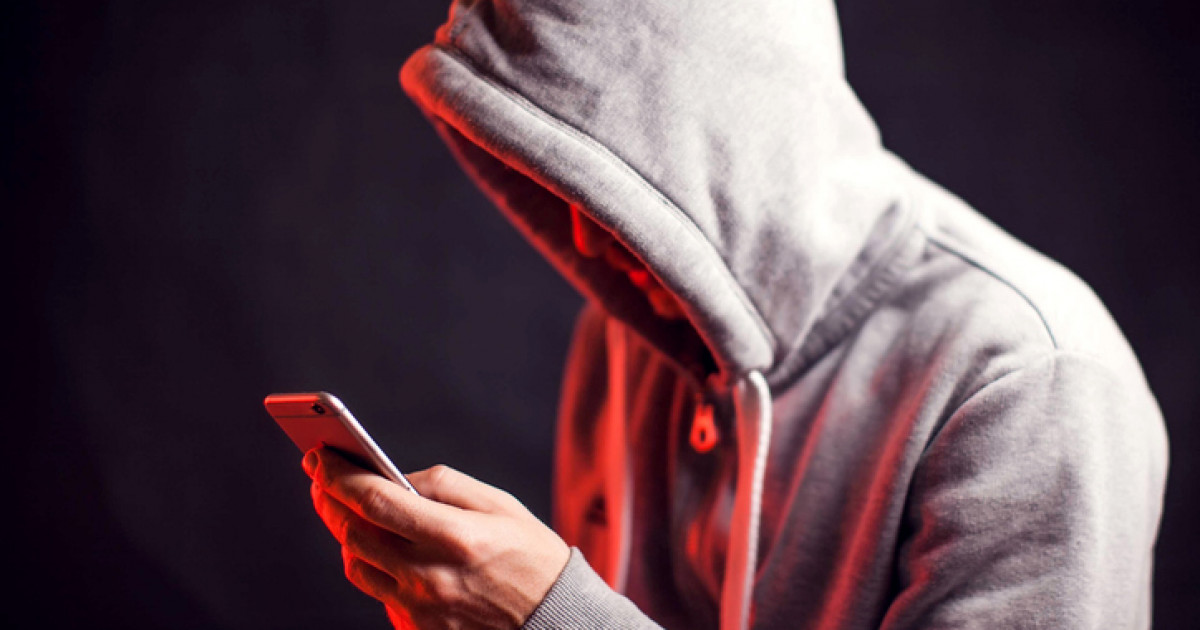 25 жастағы жігіт досының телефонынан өзінің айыппұлдарын төлеген
