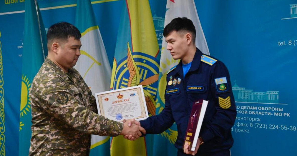 Риддерде әскери курсант өрт кезінде адам өмірін құтқарып қалды