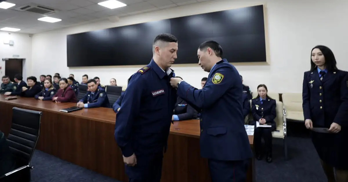 Қазақстан-Британ университетіндегі өртті сөндірген құтқарушылар марапатталды
