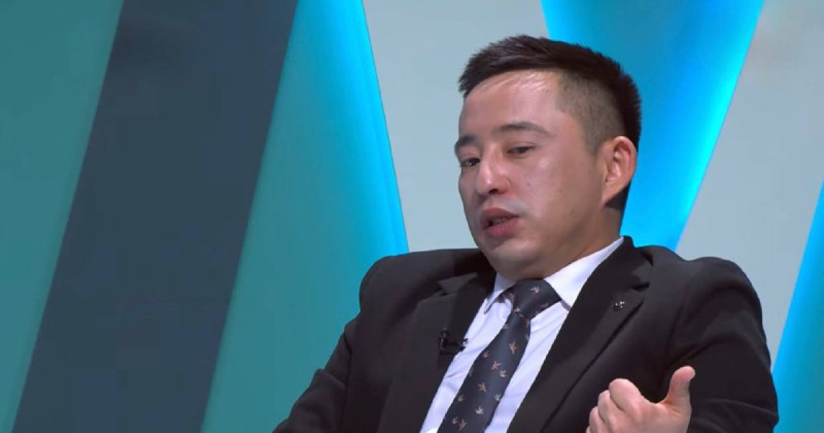 «Фариза, оралшы»: Танымал әзілкеш бұрынғы әйелінен кешірім сұрады