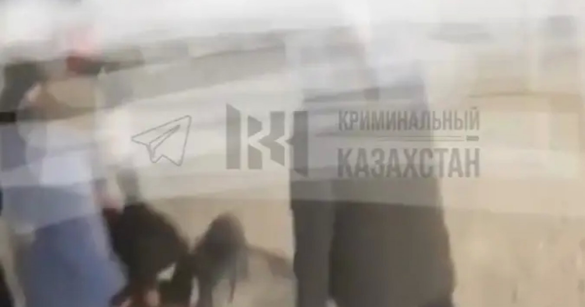 Алматыда бір топ жасөспірім қатарласын соққыға жыққан (ВИДЕО)