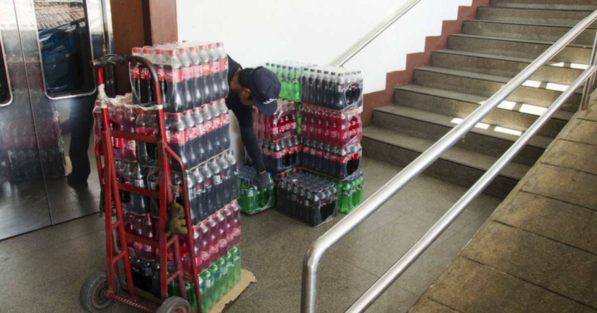 Coca-Cola кей елдердегі өнімдерін кері қайтарып жатыр