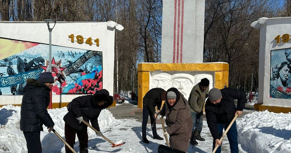 «Таза бейсенбі»: Атырау облысында 2,5 тонна қоқыс жиналды