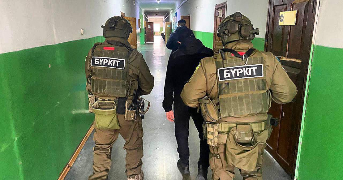 Абай облысында қала тұрғынын бопсалаған ер адам ұсталды