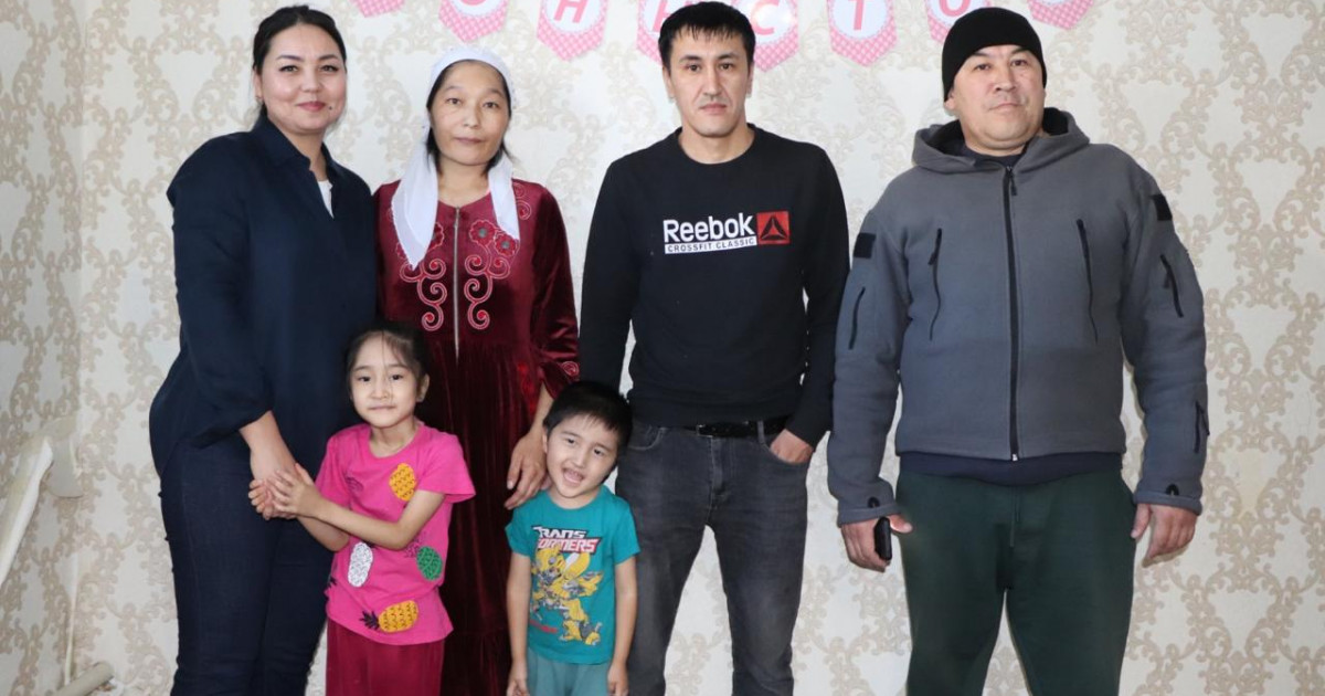 «AMANAT» партиясының мүшесі жас отбасының баспаналы болуына көмектесті