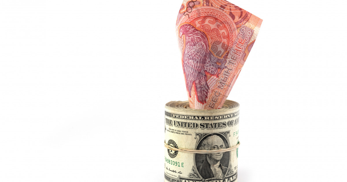 Доллар бағасы 500 теңгеден түсті
