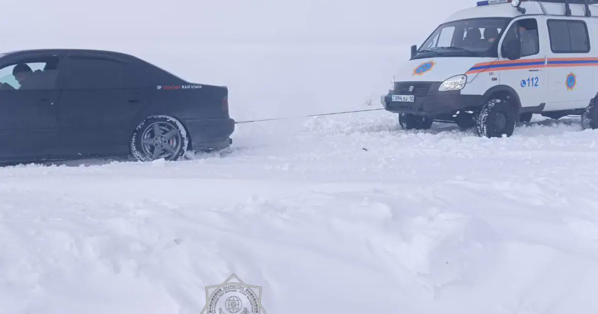 Қостанайда қар құрсауында қалған үш адам құтқарылды