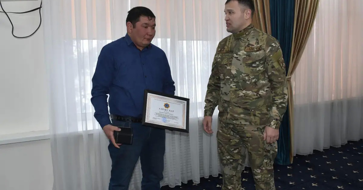 СҚО тұрғыны өртенген үйден 3 баланы аман алып шықты