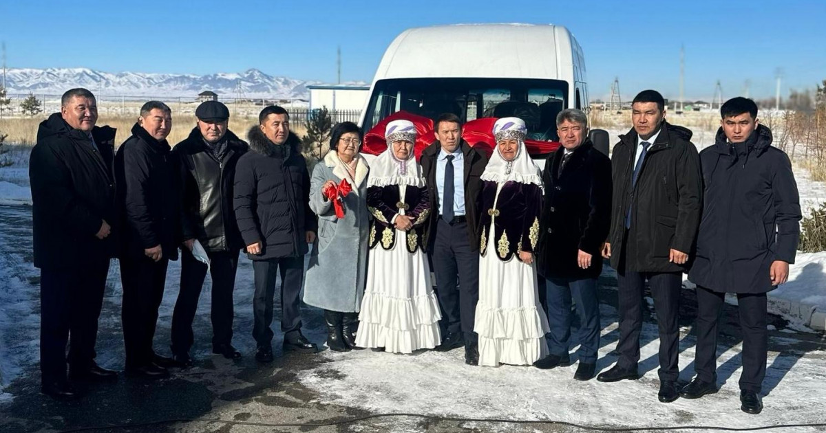 «AMANAT» партиясының өкілдері ерекше қажеттілігі бар балаларға инватакси сыйлады