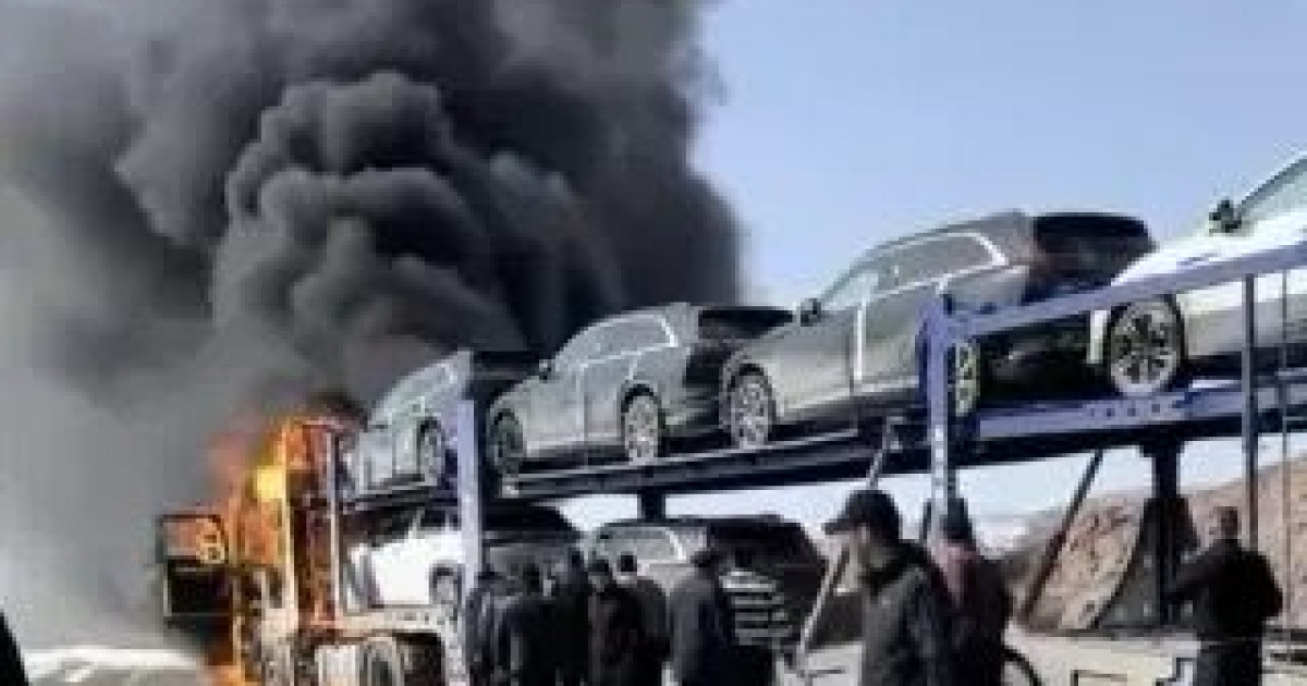 Алматы – Бішкек тас жолында жаңа көліктер тиелген автовоз өртенді
